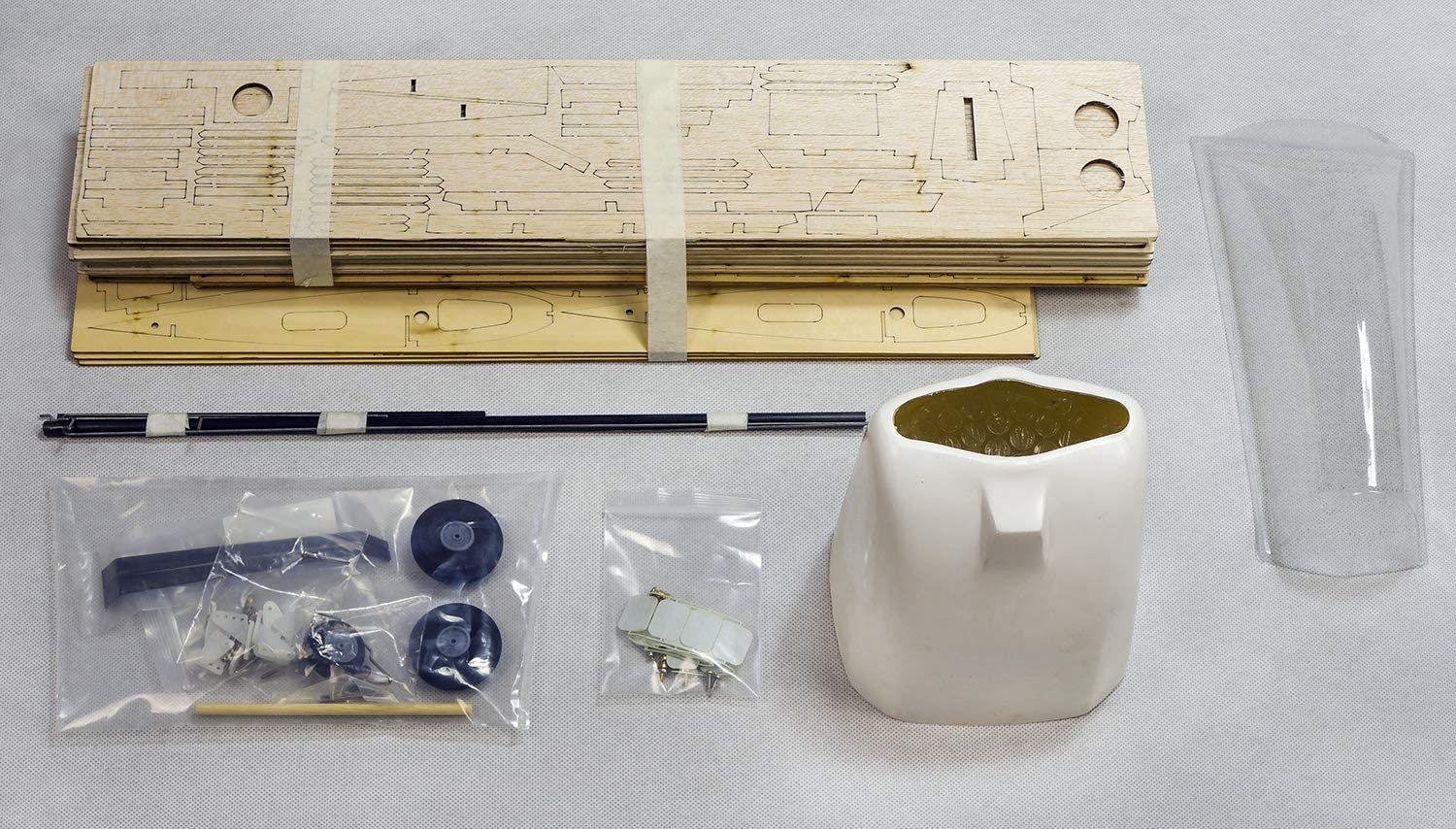 Avion de voltige EXTRA 330 EP kit a monter 1000mm DW Hobby R Models